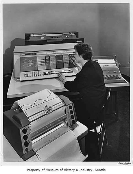 File:IBM 1620 data processing machine on display, Seattle World's Fair, 1962.jpg