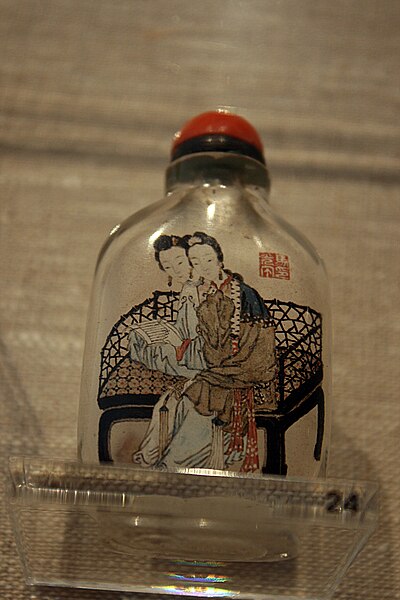File:Inside-painted bottle with courtesans, poem inscribed on reverse.jpg