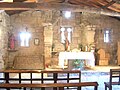 Interior da capela de Santa Eufemia de Ambía.