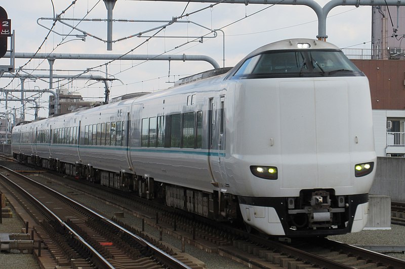 File:JR West 287 Series HC606 at Tsurugaoka Station.JPG