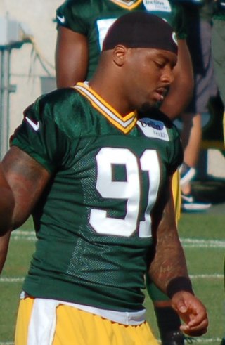 <span class="mw-page-title-main">Jayrone Elliott</span> American football player (born 1991)