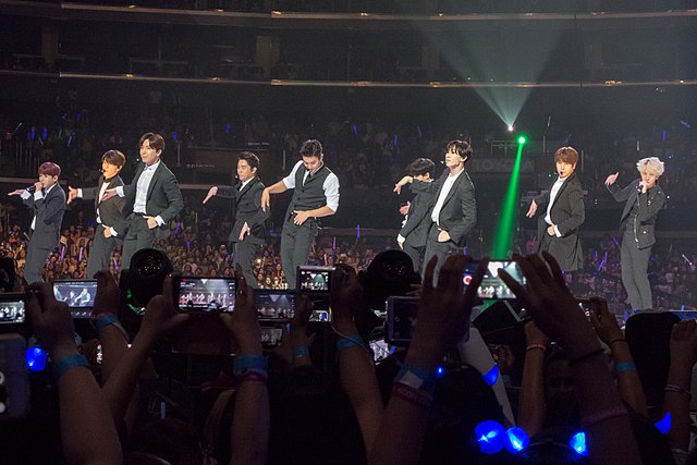 Super Junior performing Mr. Simple at KCON 2015 From left to right: Ryeowook, Donghae, Leeteuk, Kangin, Siwon, Yesung, Eunhyuk, Kyuhyun, and Heechul
