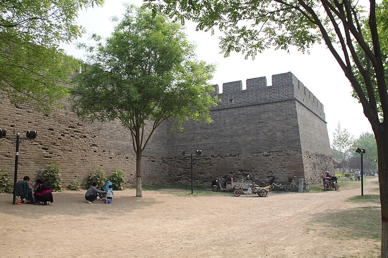 File:Kaifeng City Wall 3.jpg