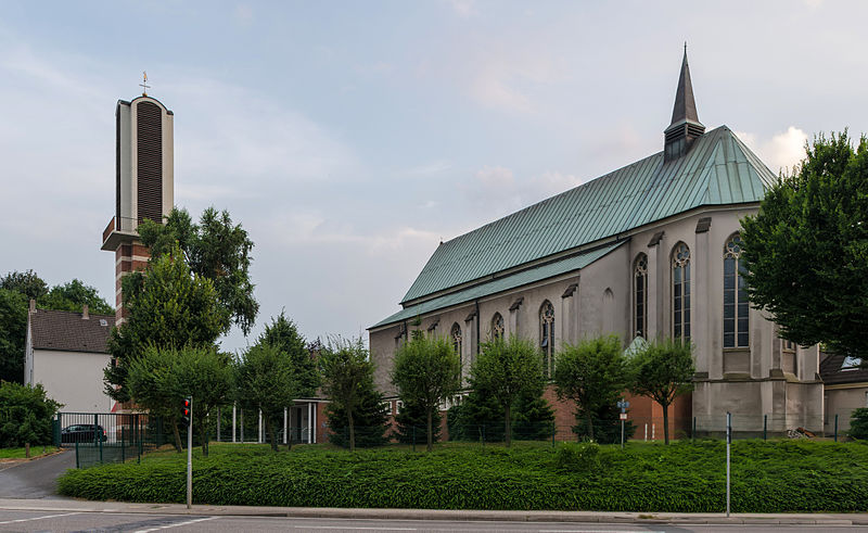 File:Kirche St. Joseph Nordfassade 2013.jpg