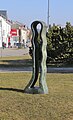 Čeština: Plastika Nehmatatelná postava od Jiřího Plieštika na Komenského náměstí v Novém Městě na Moravě English: Sculpture ba Jiří Plieštik, Komenského náměstí, Nové Město na Moravě, Czech Republic.