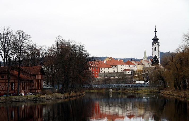 File:Kostel Narození Panny Marie při pohledu od Ostrova v Písku (2).jpg