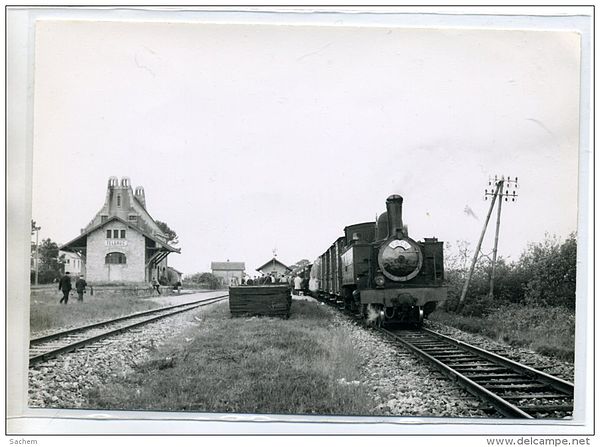 Train FACS sur le Réseau breton en 1965  sur la ligne Chateaulin - Camaret en gare de Telgruc