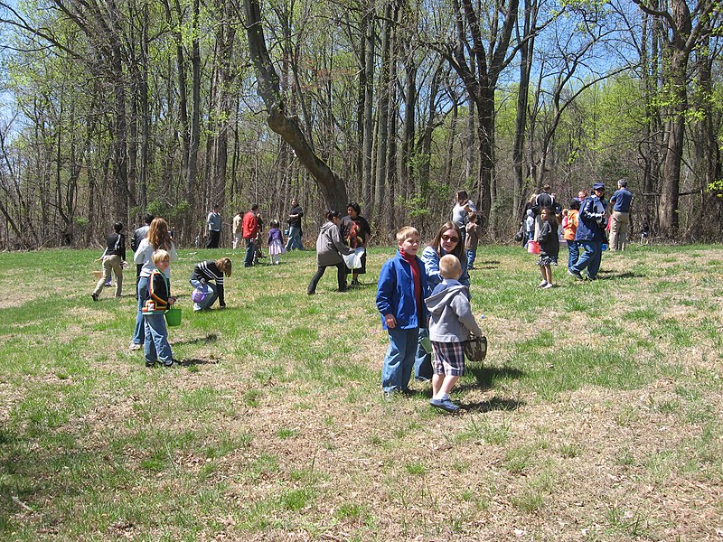 File:LE- Easter Egg Hunt (5627752103) (2).jpg