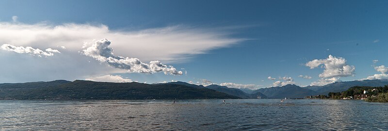 File:Lago Maggiore (4983981754).jpg