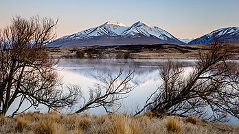 Lago Clearwater com o nevado monte Potts (2 184 m) ao fundo, Canterbury, Nova Zelândia (definição 5 441 × 3 061)