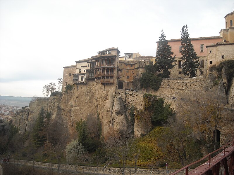 File:Las casas colgadas de Cuenca 09 dic 11.JPG