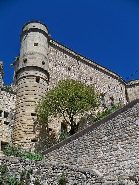 File:Le Baroux - Chateau 2.jpg