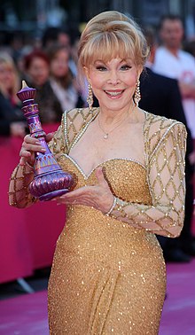 Life Ball 2013 - пурпурный ковер Barbara Eden 01.jpg