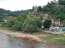 Mga kano sa bangko sa Dordogne River sa Limuil