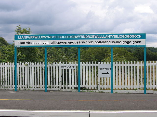 The sign at the railway station gives an approximation of the correct pronunciation for English speakers.