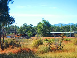 Lokomotywa czekająca na bocznicy na skraju Townsville - panoramio.jpg