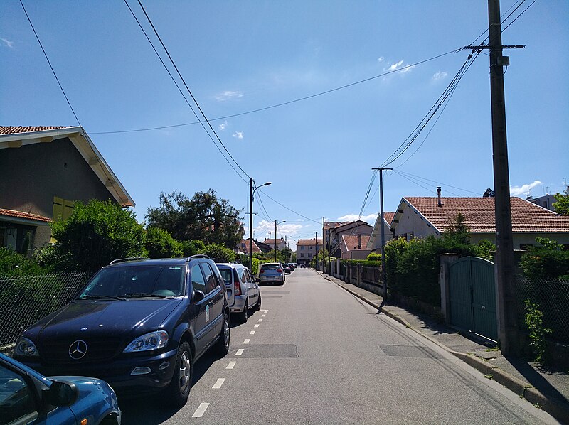 File:Lyon 8e - Rue Alphonse Rodet direction sud (mai 2019).jpg