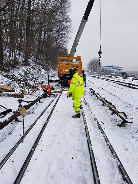 File:MTA Crews Respond to Winter Storm (50730332551).jpg