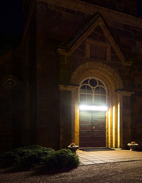 File:Main entrance Brastad Church at night 3.jpg