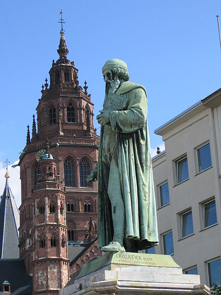 Datei:Mainz Gutenbergdenkmal und Dom.jpg