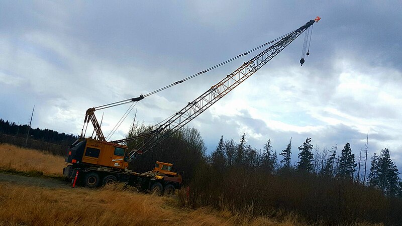 File:Manitowoc crane.jpg