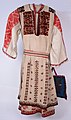 Рубаха и сарафан-мановил из села Млачиште, XIX век, экспозиция Лесковацкого народного музея