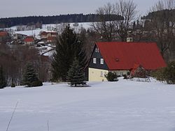 Pohled na ves od jihu, v popředí chalupa čp. 39