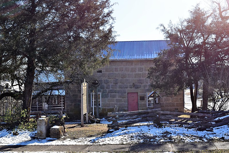 File:Maries County Jail and Sheriff's Residence.jpg