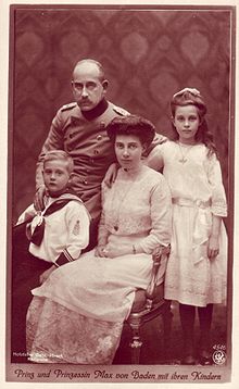ברטהולד, מרקיז באדן עם הוריו ואחותו בשנת 1914