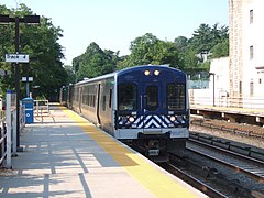 An M7 train at Bronxville on the Harlem Line. Metro North.Bronxville.jpg