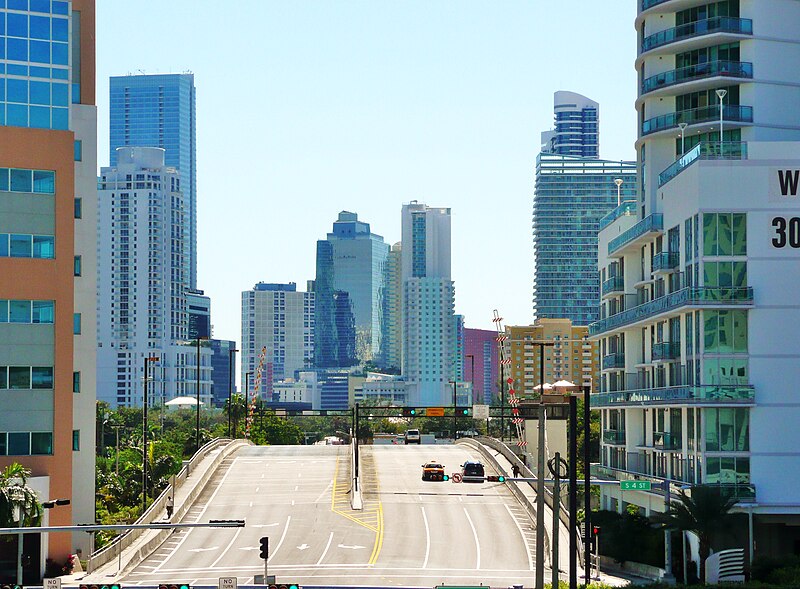 File:Miami Avenue 20100211.jpg