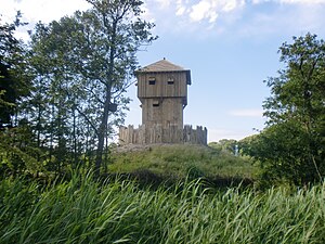 Mota Castral: Fortificación medieval generalmente compuesta por una torre rodeada por una empalizada de madera.