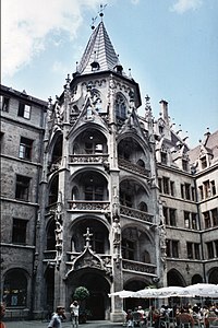 Escalier de l'Hôtel de ville.