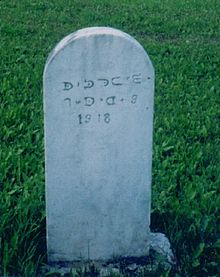 A grave inscribed in Carrier Syllabics