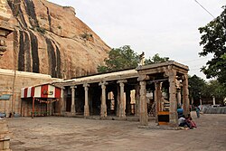Sculpted pillared halls leading to the cave sanctum Narasimhaswamy temple, Namakkal (7).jpg