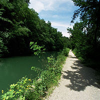 The canal between Vaprio d’Adda and Trezzo sull’Adda. Today the towpath is popular among cyclists.