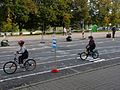 Noored jalgratturid liikluslinnakus Vabaduse puiesteel Tartu linna tervisepäeval, 22. september 2012.jpg