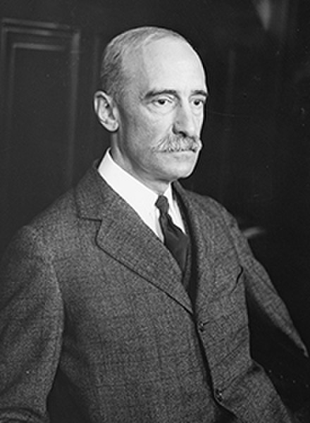 Image: Official portrait of Federal Reserve Vice Chair Albert Strauss