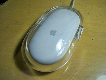 Antiga versió del Mighty Mouse, amb parts de la carcassa transparents.