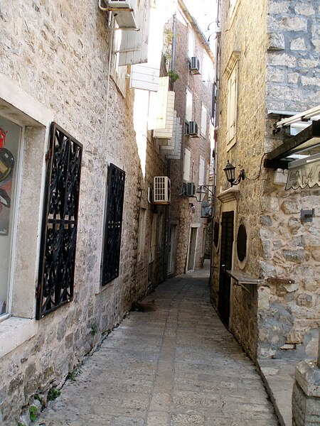 File:Old Budva str 3.jpg