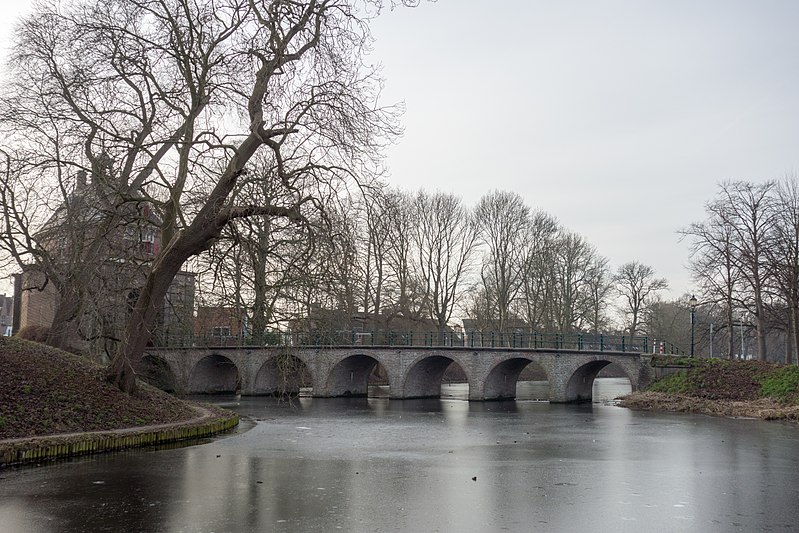 File:Oosterpoort plus brug 02.jpg