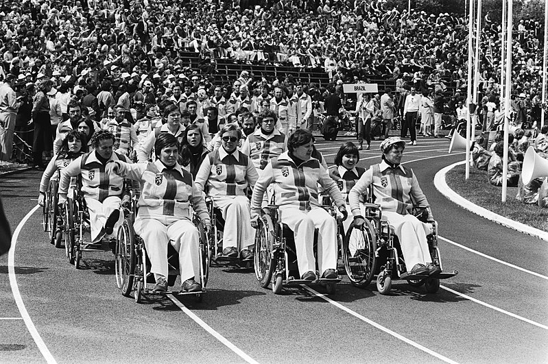 File:Opening Olympische Spelen voor Gehandicapten in Arnhem deelnemers tijdens defil, Bestanddeelnr 930-8899.jpg