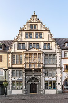 Vorderansicht des Heisingschen Hauses am Paderborner Marienplatz
