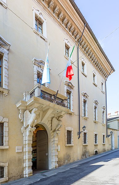 File:Palazzo Martinengo Cesaresco Novarino facciata Via Musei Brescia.jpg