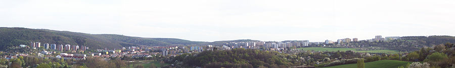 Panorama Bystrce z kopce nad sousedními Kníničkami