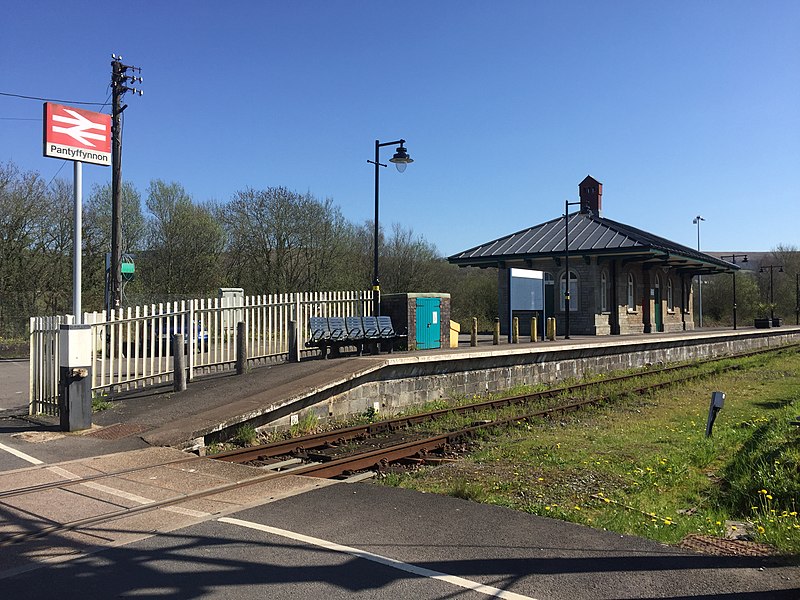 File:Pantyffynnon Railway Station (geograph 5751924).jpg