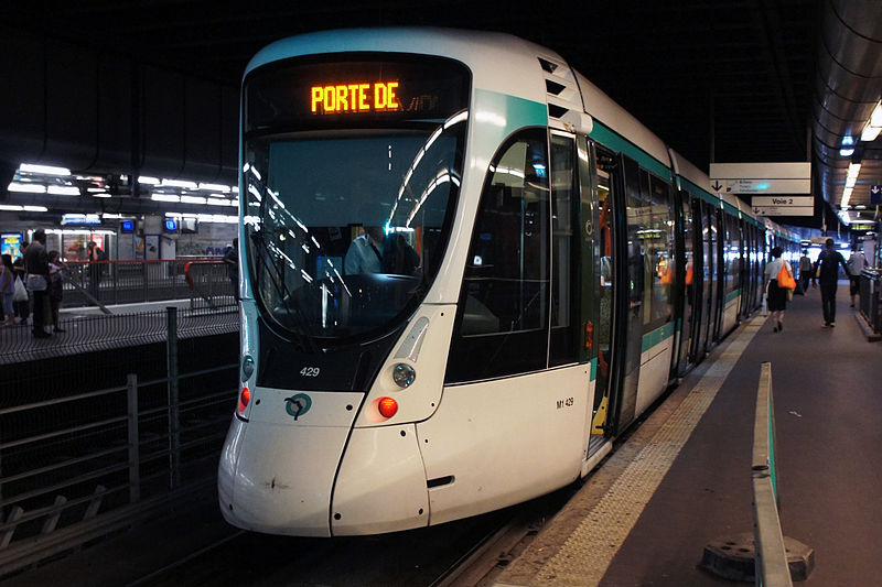 File:Paris 06 2012 T2 tram 3156.JPG