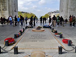 Paris Arc de Triomphe de l'Étoile Grabmal des Unbekannten Soldaten 2.jpg