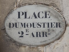 Vieille plaque en émail de la place Dumoustier (2e arrondissement)