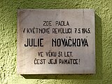 Praha - Josefov, U starého hřbitova 2, pamětní deska Julie Nováčkové